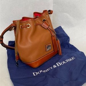 New!!! Never used!! Dooney and Burke pebble grain Kendall Crossbody!!!